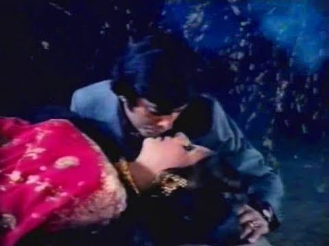 PAKISTANI MOVIE: NAZRANA: 1977: WAHEED MURAD, RANI, NEELO & GHULAM MOHIUDDIN