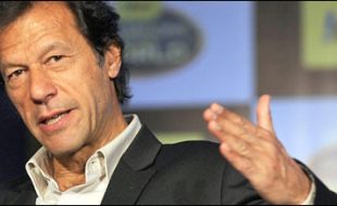 عمران خان کی ٹیم اورسیاسی پچ