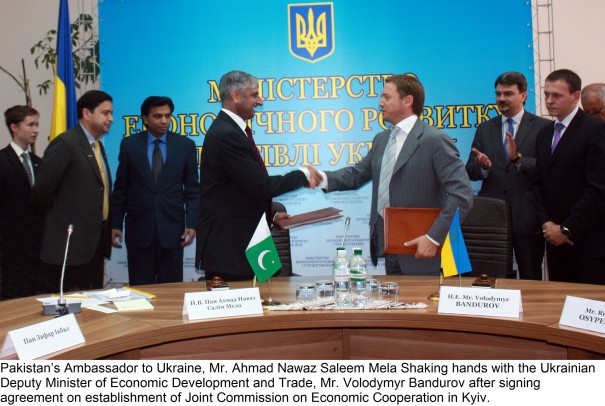 Mr. Nawaz Saleem Shaking hands with Mr. Volodymyr Bandurov