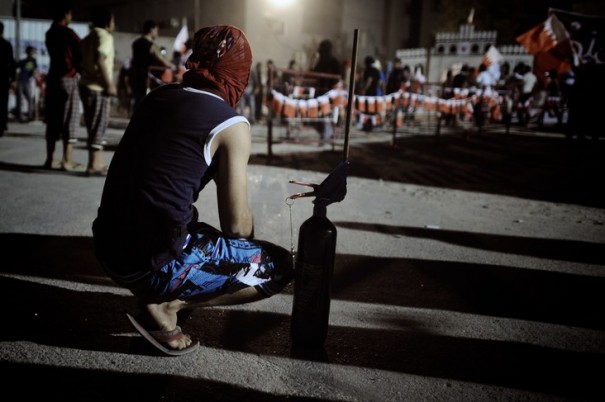 Violent clashes with police and protesters in Bahrain