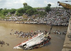 india bus fell in river