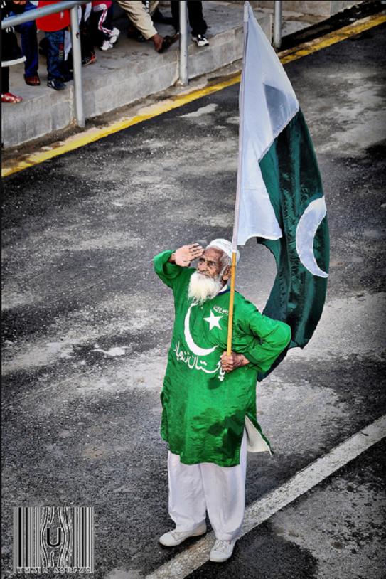 پاکستانی پرچم لہرانے والے محب وطن بابا مہر دین انتقال کر گئے