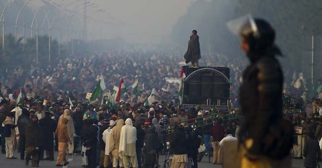 صدر زرداری نے لانگ مارچ کے شرکا پر تشدد نہ کرنے کی یقین دہانی کرا دی