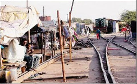 نواب شاہ : ریلوے پھاٹک پر تجاوزات کے خلاف آپریشن
