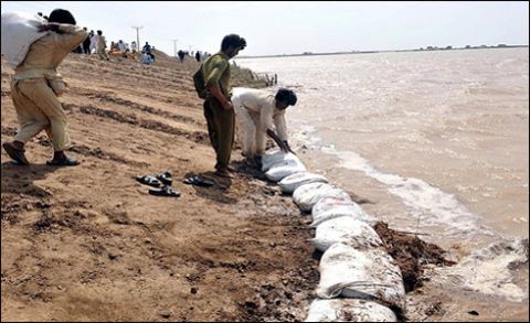 ملک کے بالائی علاقوں سے آنے والے پانی سے سندھ میں سیلابی صورتحال پیدا ہوگئی