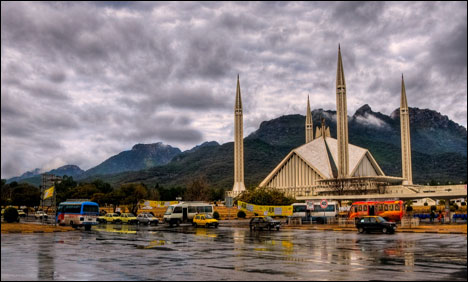 اسلام آباد : تیز ہواوں کے ساتھ موسلادھار بارش، موسم خوشگوار