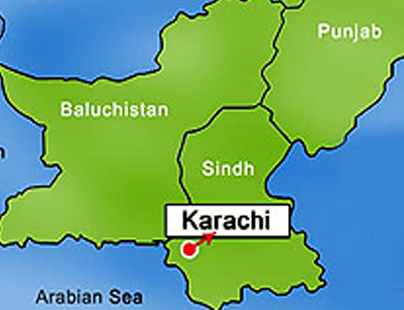 کراچی : پاک فوج کے جوان شارع فیصل پر نکاسی آب میں مصروف