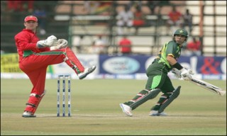 Pakistan a target of 261 runs