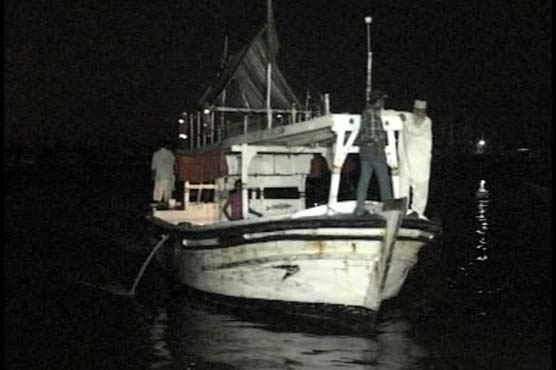 کراچی : گہرے سمندرمیں پھنسی ماہی گیروں کی لانچ کو بچا لیا گیا