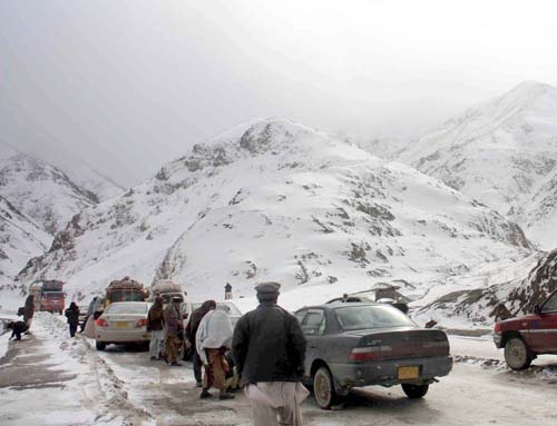 گلگت بلتستان اور چترال میں برفباری نے راستے ہی بند کر دئیے