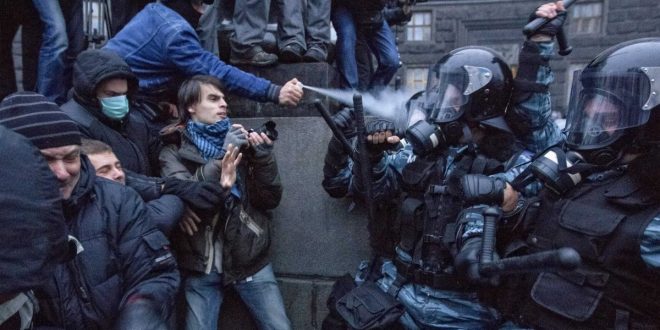 یوکرائن: پولیس تشدد کے بعد حکومت مخالف مظاہروں میں شدت