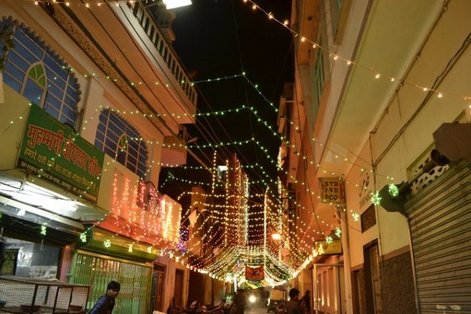ملک بھر میں عید میلادالنبی کی تیاریاں، گلی گلی خوب صورت چراغاں