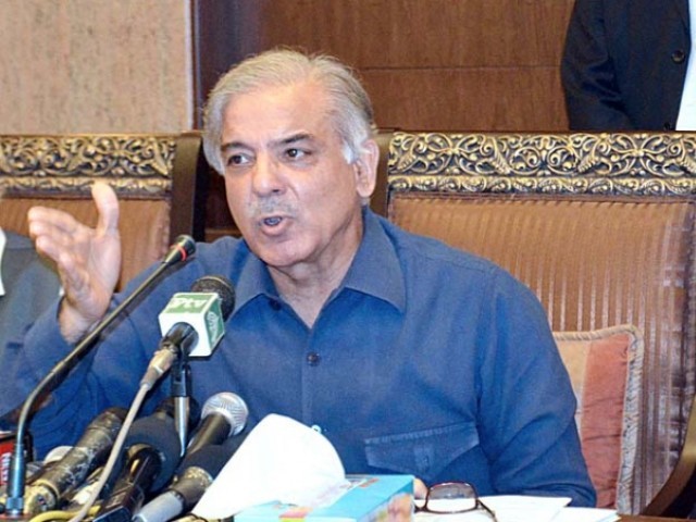 لاہور: وزیراعلیٰ پنجاب میاں شہباز شریف نے کہا ہے کہ ملک میں انتہا پسندی اور غربت پر قابو پانے کے لئے تعلیم ہی موثر ترین ہتھیار ہے۔