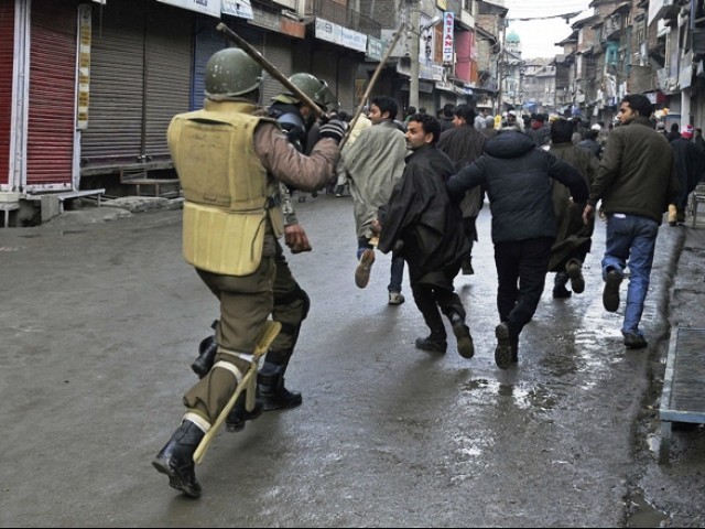 مقبوضہ کشمیر؛ مجاہدین سے جھڑپ میں 2 بھارتی فوجیوں سمیت 4 افراد ہلاک