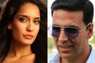 Lisa Haydon, Akshay Kumar