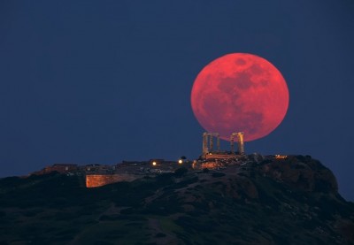 Red Moon