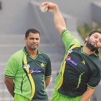 Shahid Afridi, Waqar Younis