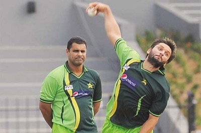 Shahid Afridi, Waqar Younis