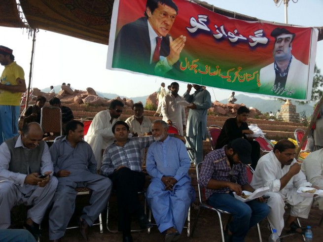 Raja Tari, Maj.Arshad with chairman Imran Khan