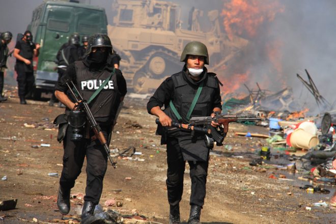 مصر: سیکیورٹی فورسز کے قافلے پر حملہ، 11 فوجی ہلاک ہو گئے