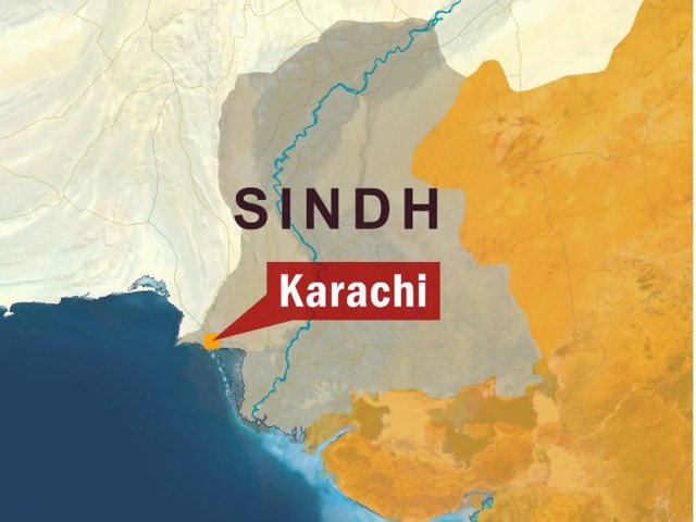 کراچی:نارتھ ناظم آباد میں مسجد کے قریب پولیس موبائل پر کریکر حملہ