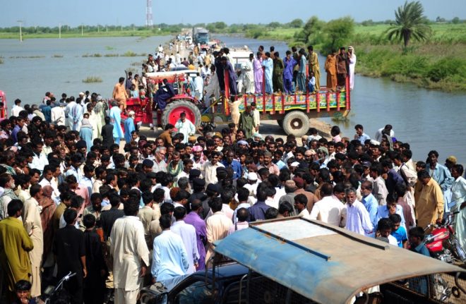 پھالیہ: حکومتی امداد نہ ملنے پر سیلاب متاثرین کا احتجاج