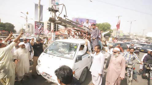 پانی کی قلت کے خلاف لسبیلہ چوک پر مظاہرہ اور دھرنا