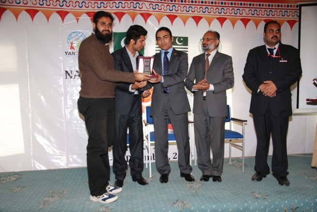 Hafiz Faisal Receive Award