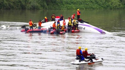 Taiwan Plane River Fell