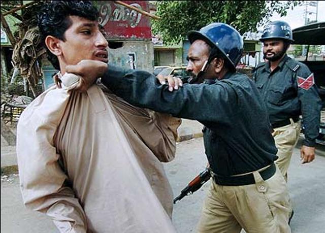 پاکستان میں کیا پولیس گردی کی بھی گنجائش ہے