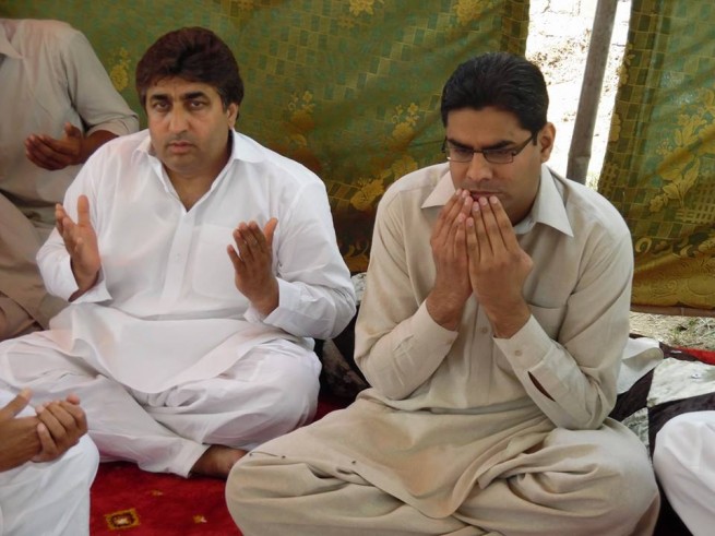 Kamran Mumtaz Prays