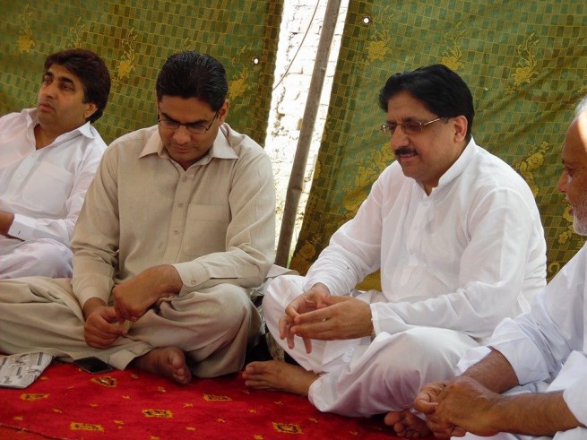 Kamran Mumtaz Prays