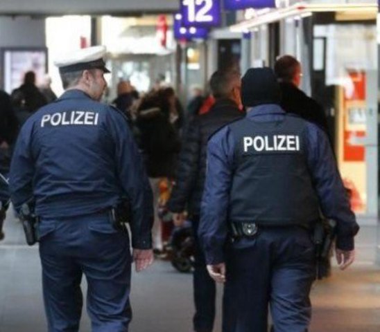 جرمنی میں پولیس افسر کی مسلم نوجوان کو زبردستی سور کا گوشت کھلانے کی کوشش