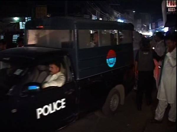 ملتان :پولیس کی پھرتیاں :شراب کے اڈے پر چھاپہ ، چوکیدار کو پکڑ لیا