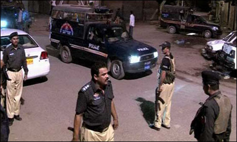 کراچی: نارتھ ناظم آباد میں پولیس آپریشن، 2 ملزمان گرفتار