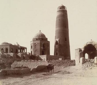 Masumi Minar, Sukkur