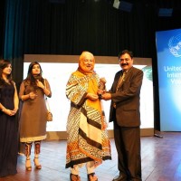 Rehmat Aziz receiving Award