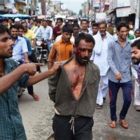 Hindu Extremists Beat Up Muslim