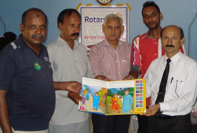 Mumtaz Baig Speaking Presented Polio Awareness Rotary Boxes