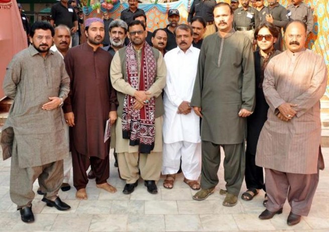 MQM Delegation Dargah Latif Attendance