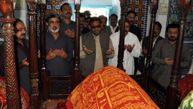 MQM Delegation Dargah Latif Attendance