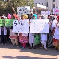 Doctors Stage Protest