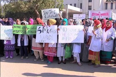 Doctors Stage Protest