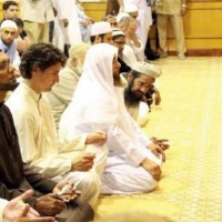 Justin Trudeau Praying