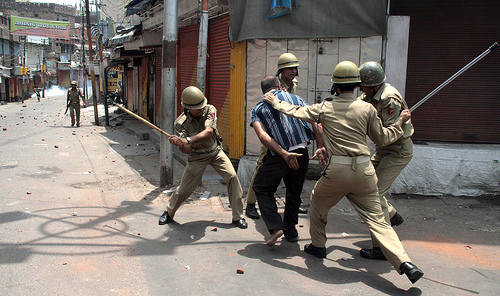 کشمیر جل رہا ہے