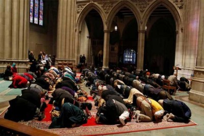 Muslims Praying