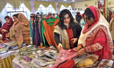 Pakistani Women Shopping