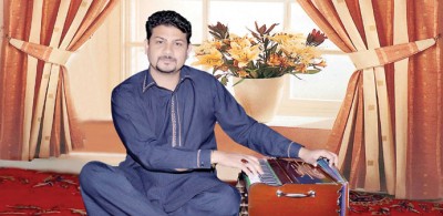 Singer Tahir Pervaiz Mehdi