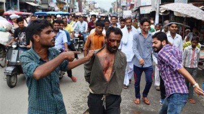 Hindu extremists beat up Muslim 