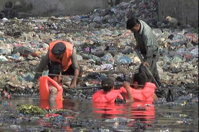 Karachi Drain Falling Baby Search